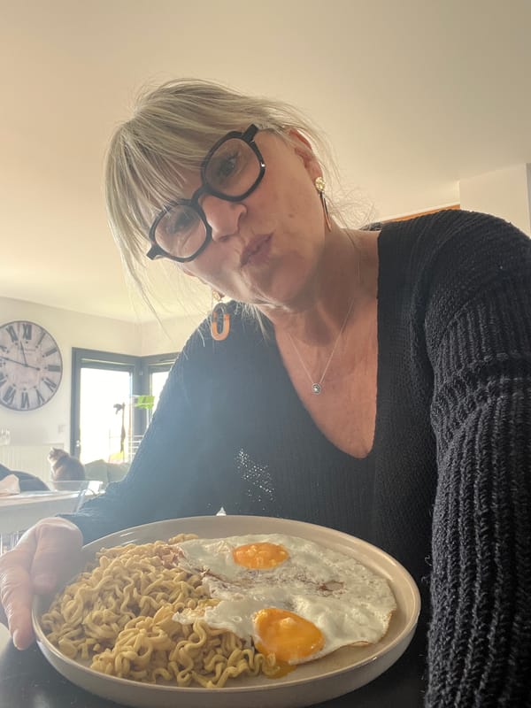 Morning desk breakfast documented in Chambœuf, France