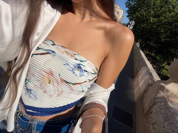 Person photographed near Valencia bridge during morning hours