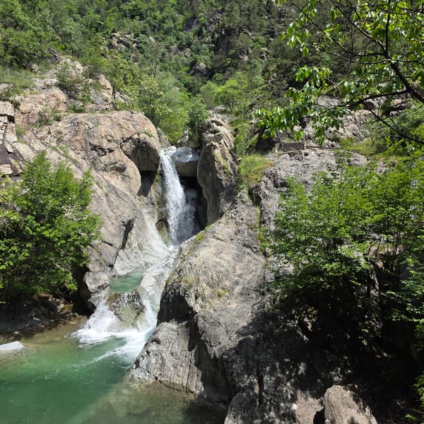 Witnesses capture Karlovo waterfall and streams amid spring foliage