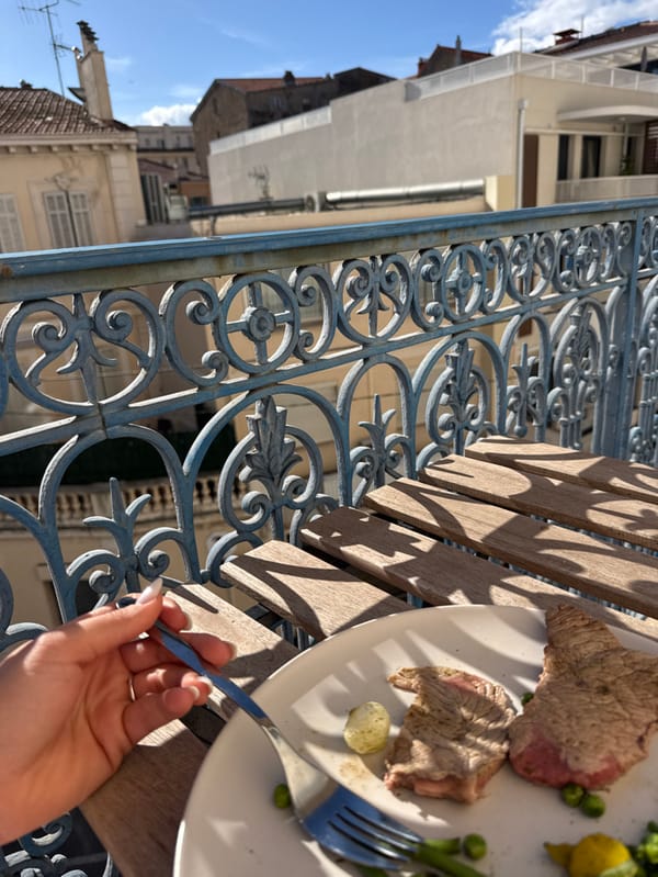 Personal afternoon documented across Cannes through selfies and cityscapes