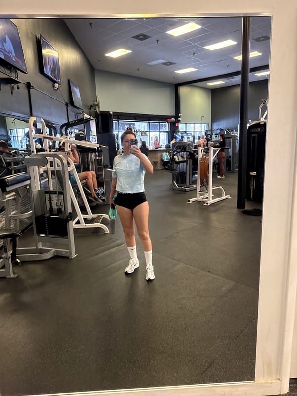 Gym session in Key West: spin bikes and mirror selfies