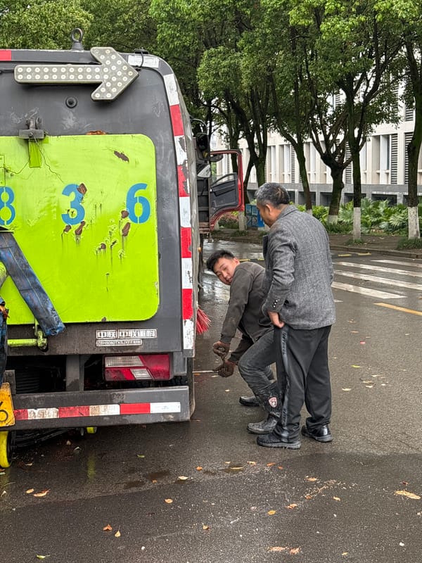 Vehicle inspection and tow truck response in Jiangjin