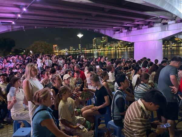 Crowds gather for nighttime spectacle in Đà Nẵng, Vietnam