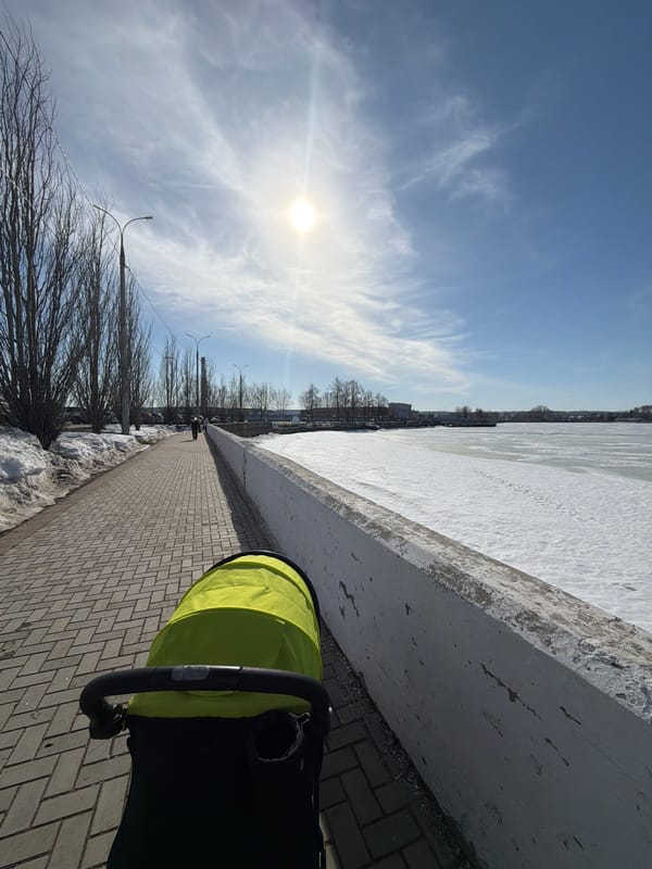 Winter scenes and art installations documented in Votkinsk, Russia