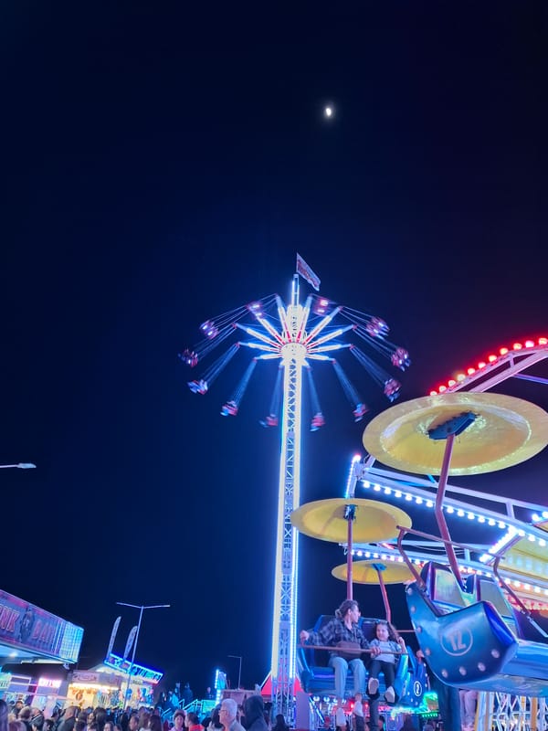 Nighttime carnival draws crowds to Burgas waterfront