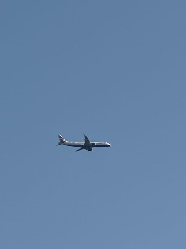 Afternoon planespotting session over southeast London skies