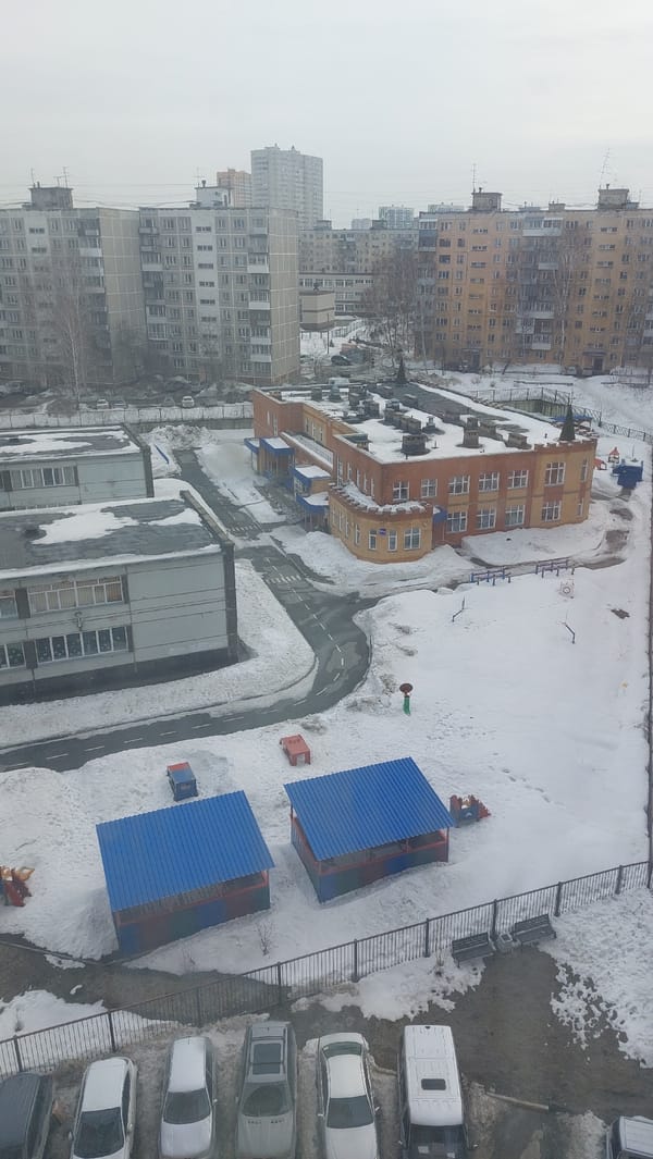 Family captures everyday winter moments in Novosibirsk apartment