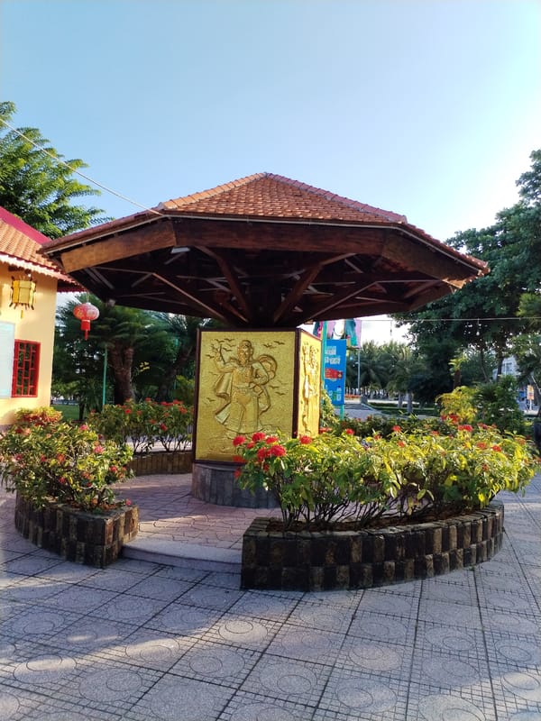 Morning life documented across Nha Trang waterfront district