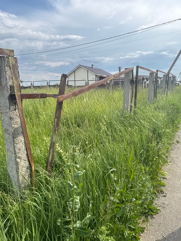 Strolling through Krasnye Baki's quiet residential streets on a summer afternoon