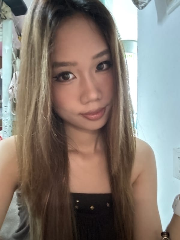 Woman documents early morning selfie session in Chongqing district