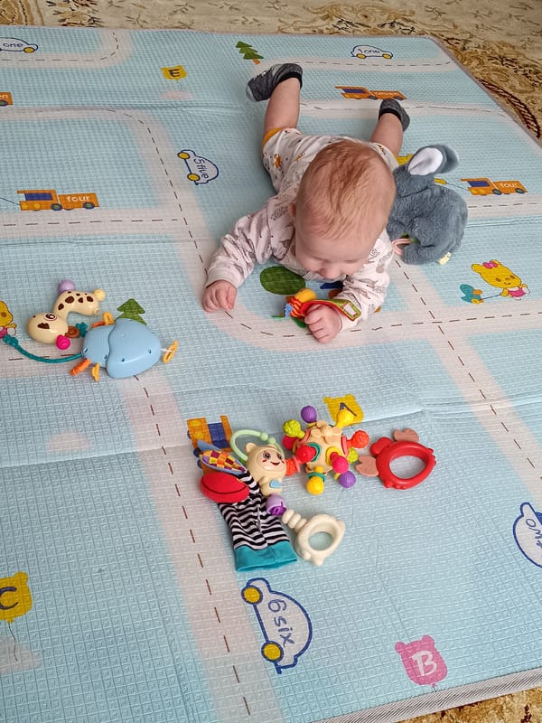 Family life moments documented across Tobolsk morning hours