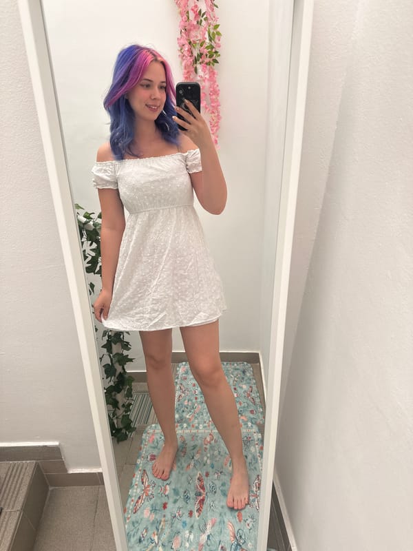 Woman takes colorful-haired mirror selfie in Zagreb