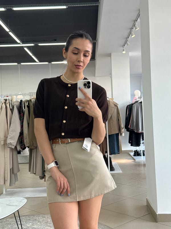 Woman takes shopping selfies in Votkinsk clothing store