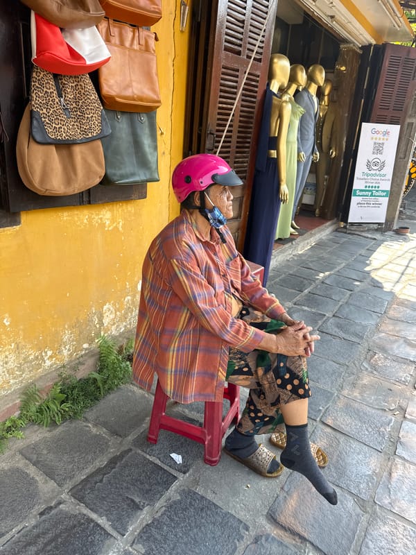 Morning street life captured across Hội An Ward, Vietnam