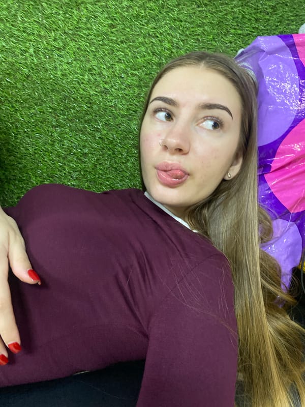 Casual photo session on artificial grass in Dьяково