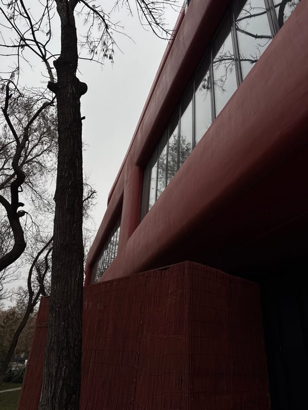 Witnesses document routine morning street life across central Yerevan