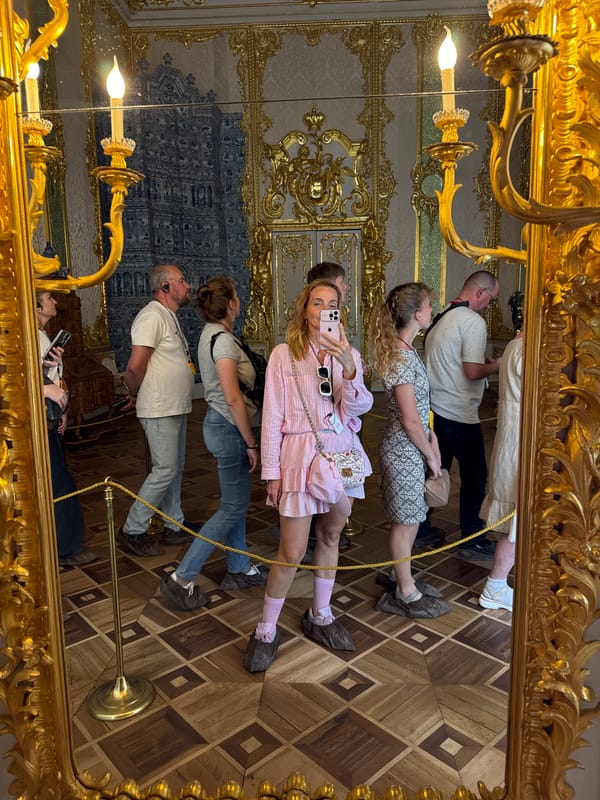 Tourist documents Catherine Palace visit with selfies, amber room footage