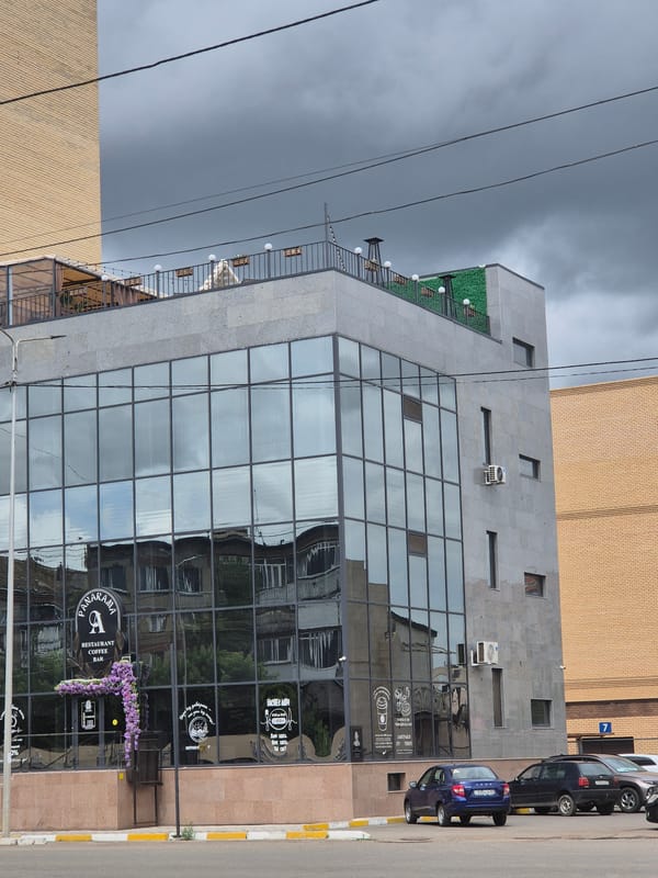 Royal Flowers shop and blooms, Kokshetau
