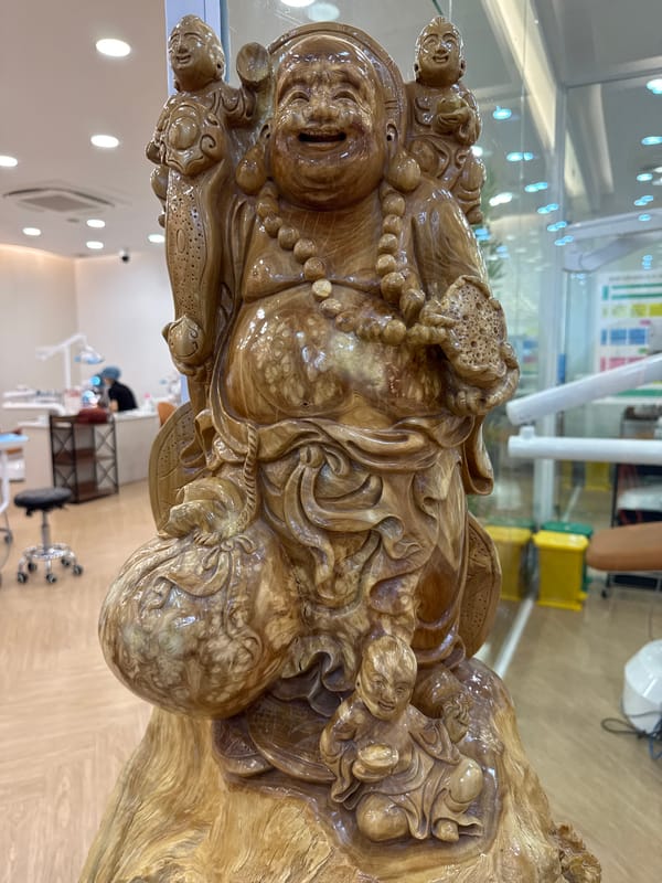 Late-night Nha Trang: temples, electronics stores, and a dentist