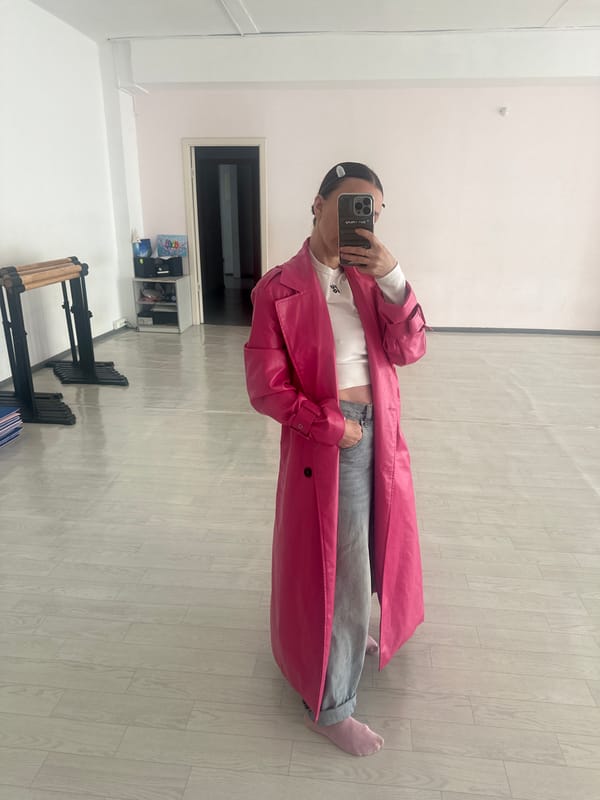 Person dances, takes selfies in Votkinsk studio space