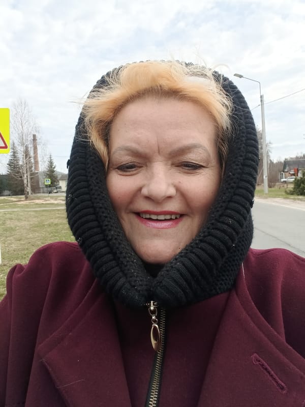 Morning walk documented in Красный Маяк, Russia shows everyday scenes