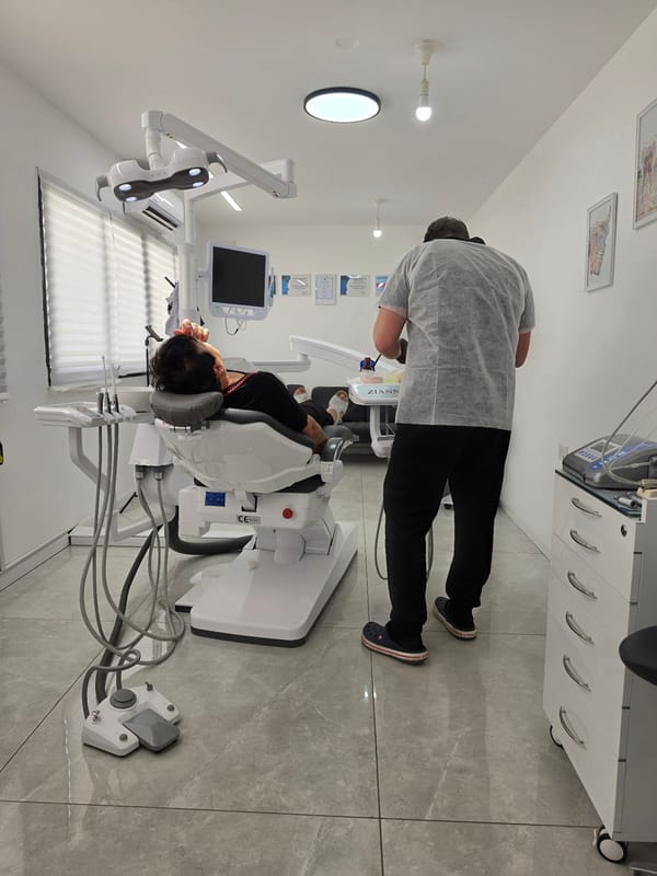 Routine dental appointment documented at Holon clinic