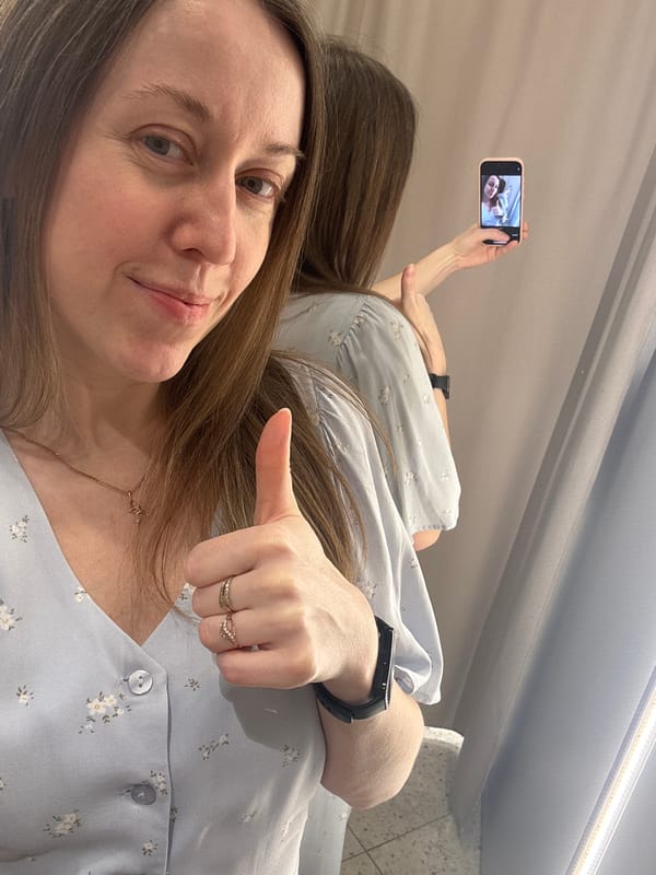 Woman takes fitting room selfies in Kudrovo store