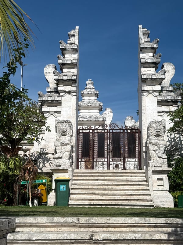 Traditional gate and street food vendor captured in Pecatu