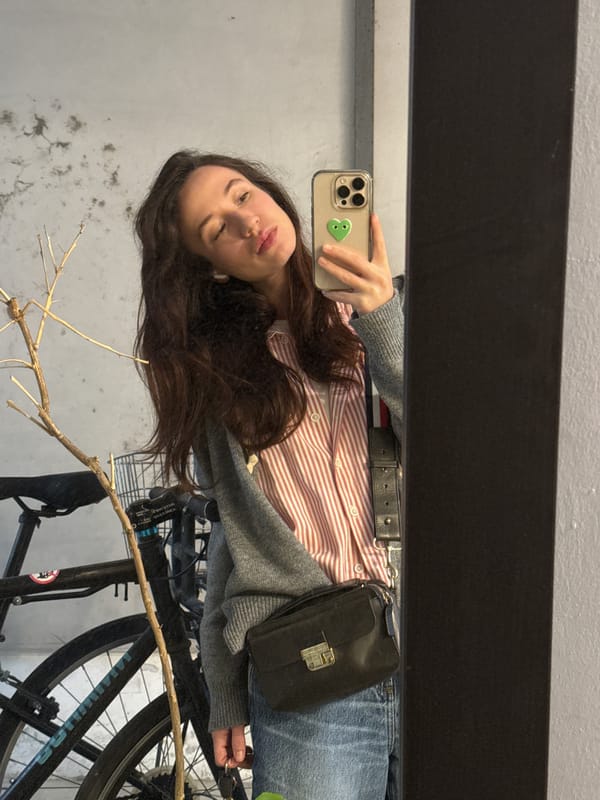 Morning scenes in Tel Aviv: selfie and construction activity