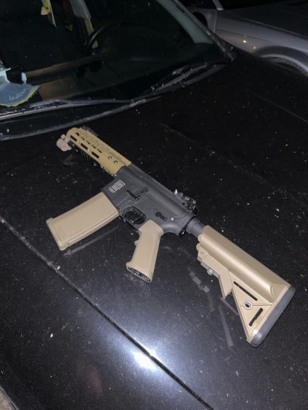 AR-15 style rifle observed on vehicle hood in Bulgaria