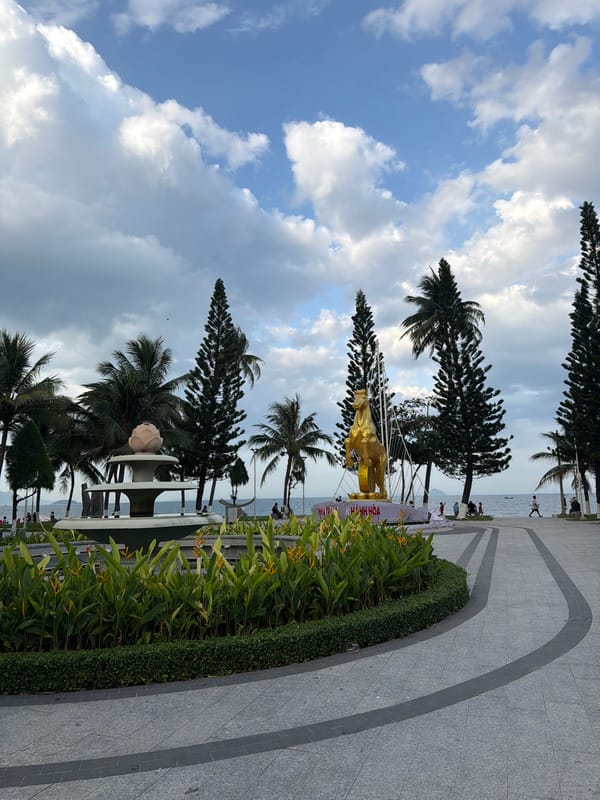 Morning snapshots capture everyday life in coastal Nha Trang