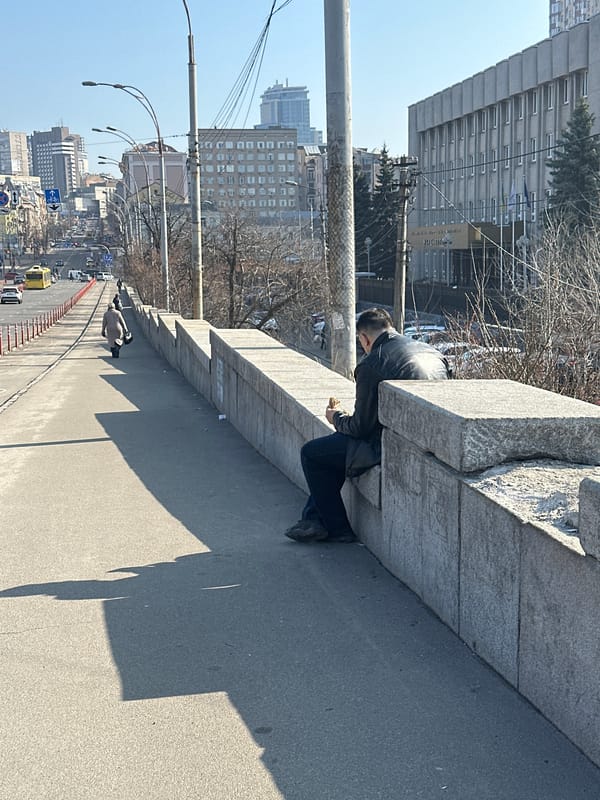 Morning street scenes documented across central Kyiv districts