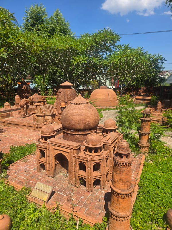 Cultural park displays miniature terracotta architecture models in Đà Nẵng