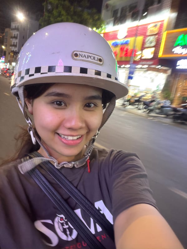 Couple takes nighttime motorcycle selfie in Đà Nẵng