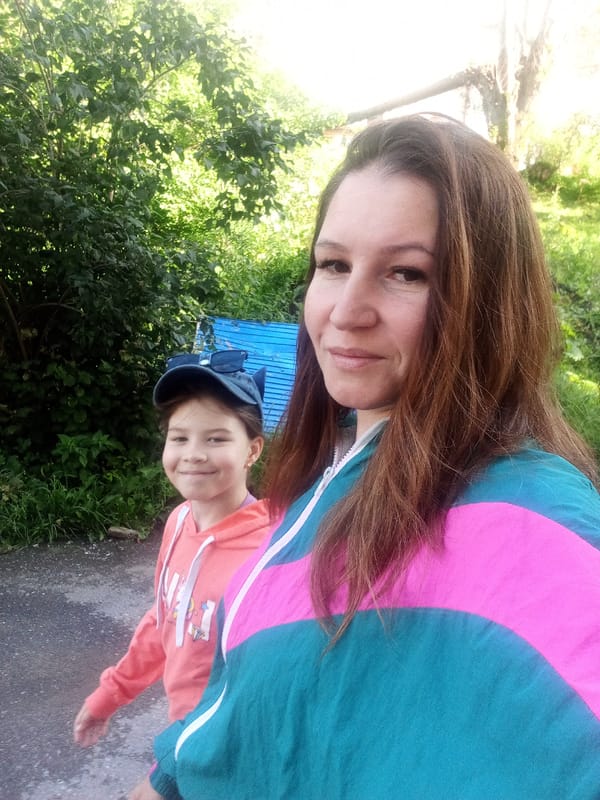 Summer morning walk through Zlatoust's streets and greenery