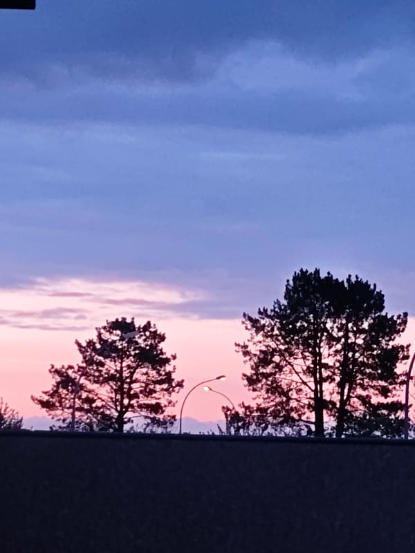 Dawn sky with pink hues observed over concrete wall in Leudelange
