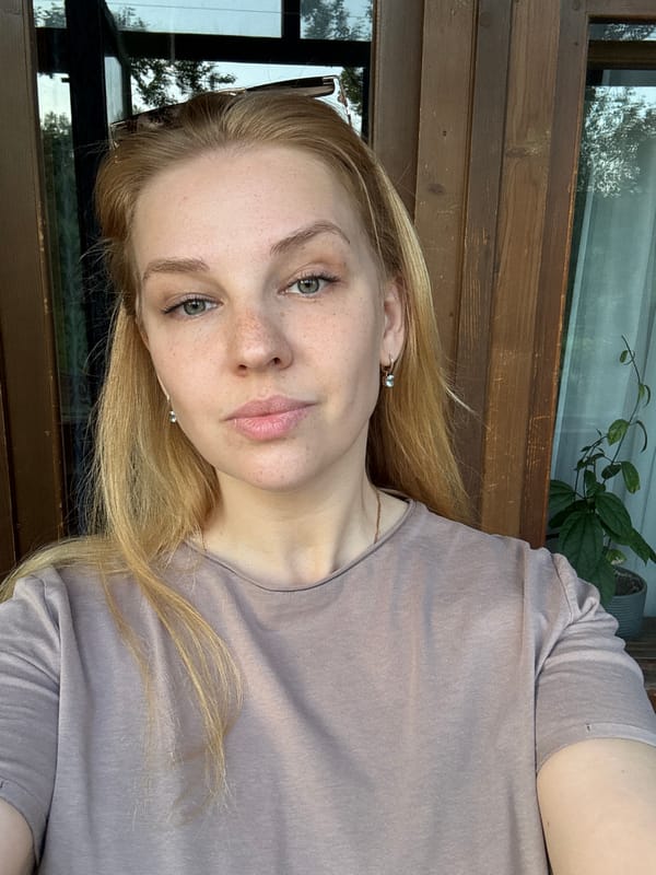 Woman takes selfies in Rusanovo during brief afternoon session