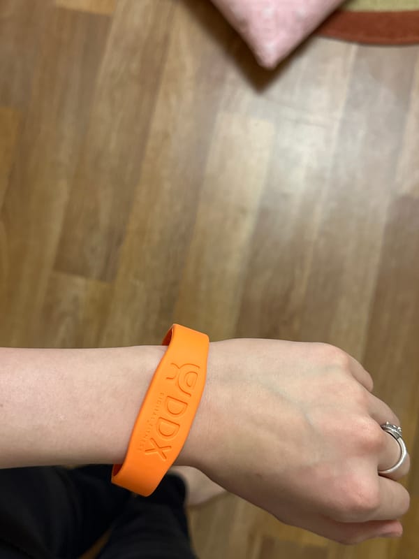 Woman takes multiple bathroom selfies in Kazan, fitness wristband spotted