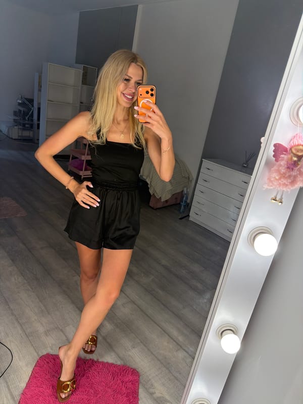 Mirror selfie session in a Kyiv vanity room, multiple looks
