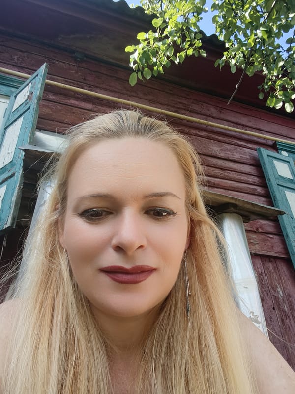 A quiet summer afternoon in a Chernihiv neighborhood