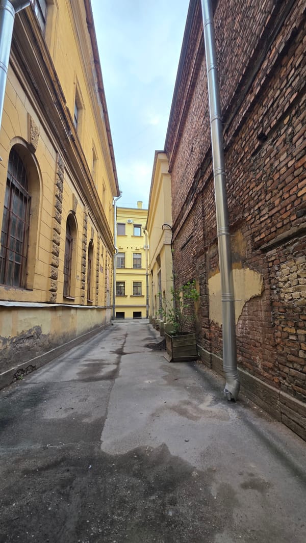 Saint Petersburg courtyards and architecture documented in 14-minute sequence