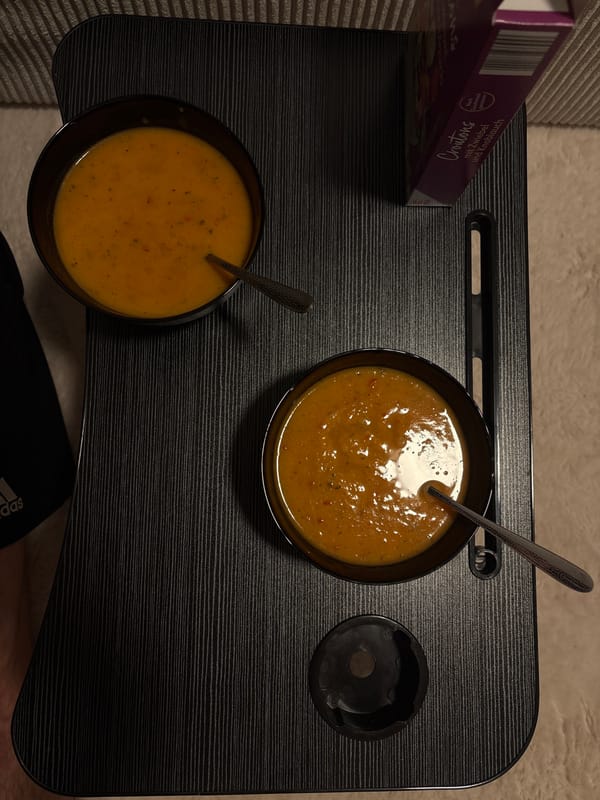 Indoor meal served on wooden tray documented in Mönchengladbach
