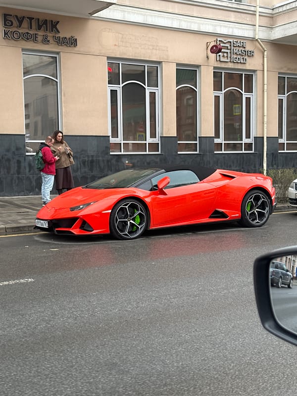 Luxury Lamborghinis spotted on Rostov-on-Don street