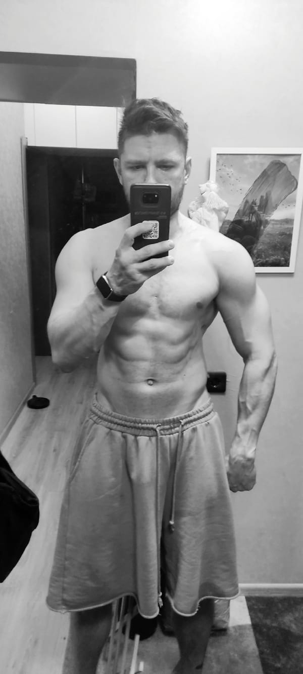 Home fitness selfie and pets captured in Fryazino
