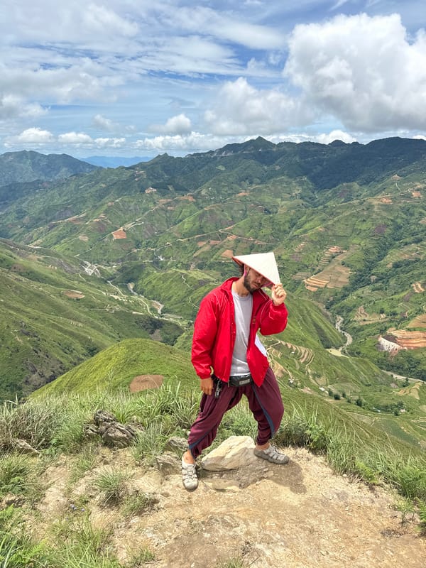 Hiker explores scenic Ta Xua mountain viewpoints in Vietnam
