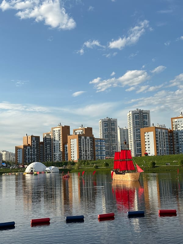 Ordinary afternoon moments captured along Yekaterinburg's Iset River