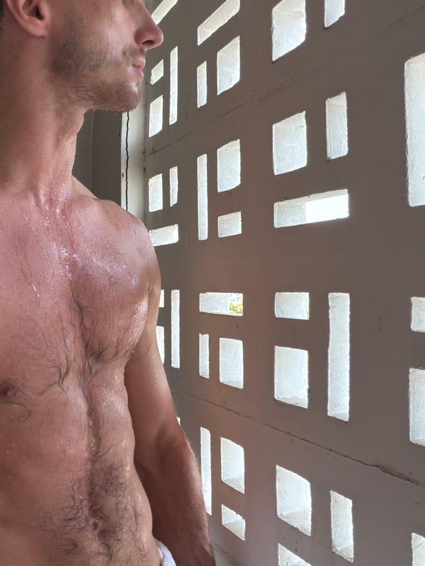 Man spotted in indoor locations during early morning in Đà Nẵng