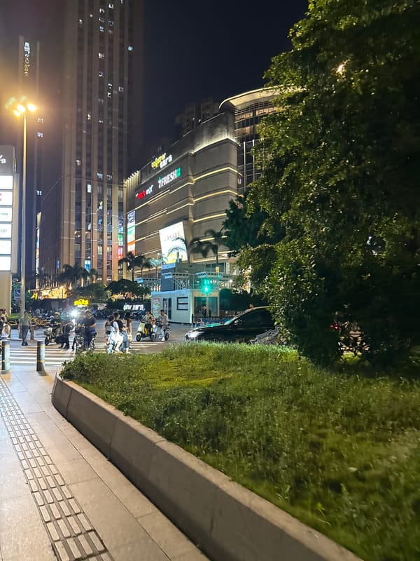 Evening stroll through Haizhu District's parks and residential streets