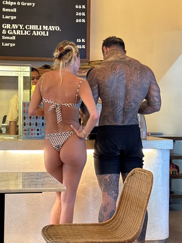 Casual dining moment captured in Kuta Selatan restaurant