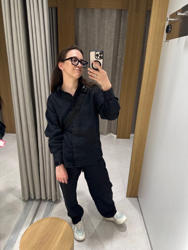 Woman documents shopping mall visit with selfies in Nizhny Novgorod